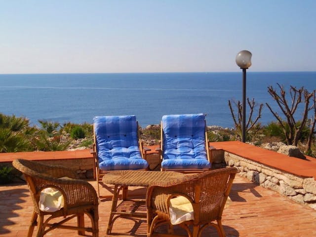 6-bedroom detached sea-view property in Sicily Ref: C66