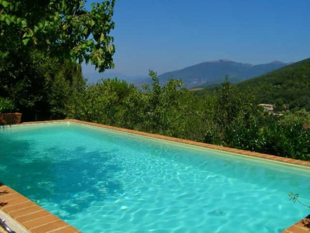 Restored 17th century villa with pool and views in Umbria Ref: CHZ01