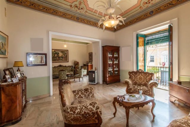 Elegant palace of the late 19th century in the centre of Acireale - Silcily Ref: 073-18