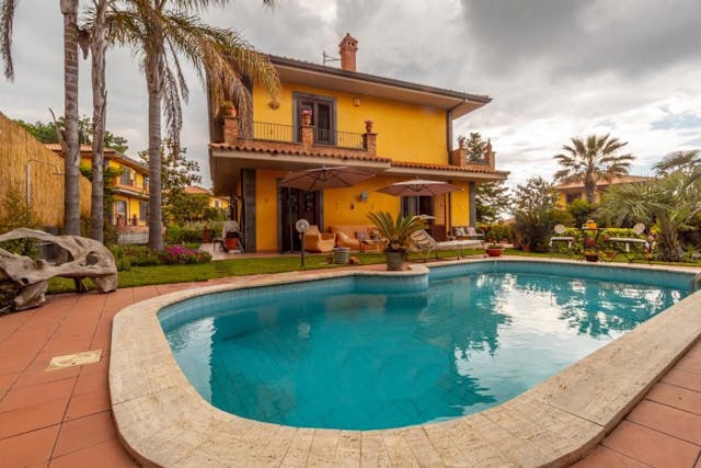 Recently built villa with pool and garden in Sicily Ref: 073-19