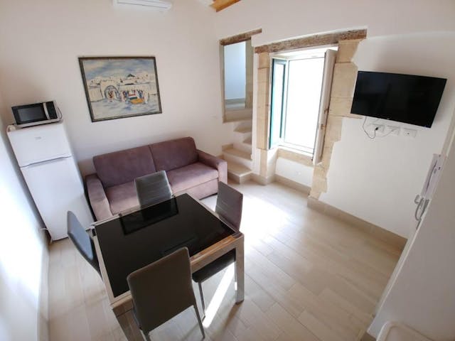 Renovated apartment with partial sea view Ref: 016-18