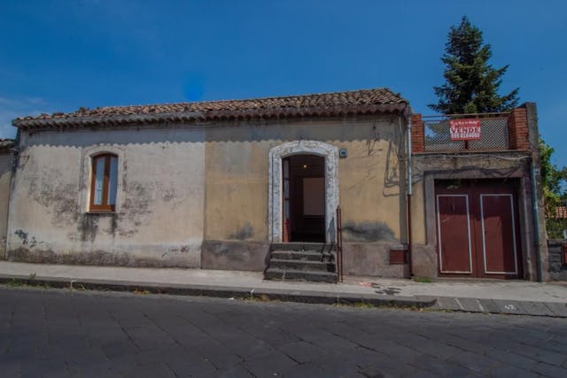 Detached house in the area of Catania - Sicily Ref: 086-19