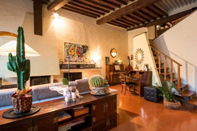 Prestigious apartment in the historic centre of Volterra Ref: A-18