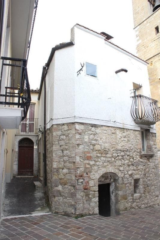 Panoramic semidetached two-storey house in fortified village in Abruzzo Ref.:501RD