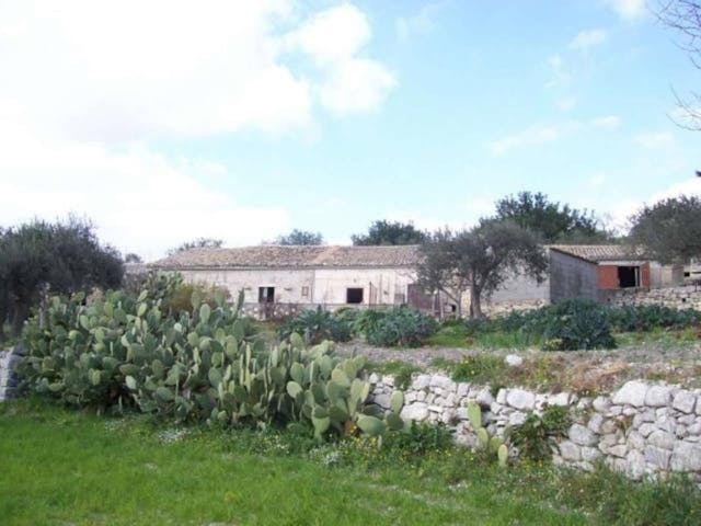 Beautiful stone farmhouse with rural buildings and land - Ref: L 1141