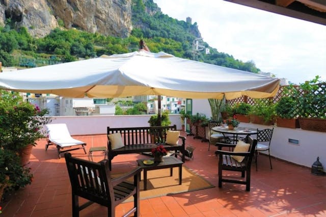 Prestigious sea view loft in central Amalfi Ref. SAA14