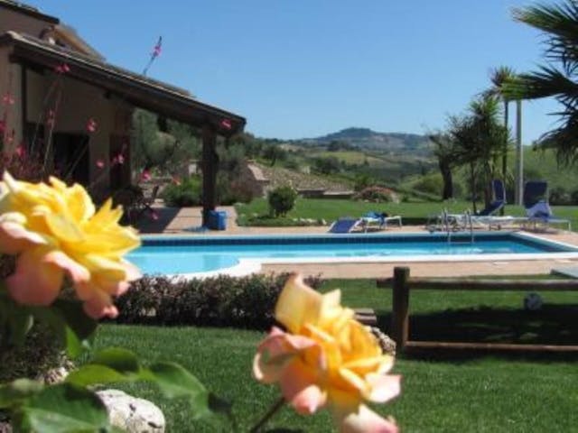 Finely restored farmhouse in Ascoli Piceno with a wide garden and pool - Ref:S0005
