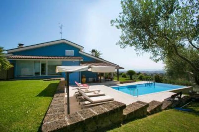 Villa in a dominant position, with suggestive panorama, garden on several levels and swimming pool - Ref: S190