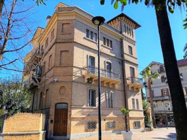 Prestigious apartment in an Art Nouveau villa a few steps from the sea - Ref: S058