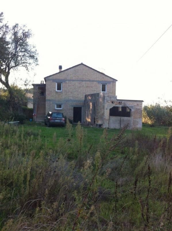 Farmhouse in excellent condition, 20km from the sea with garden and annex - Ref: Z041R