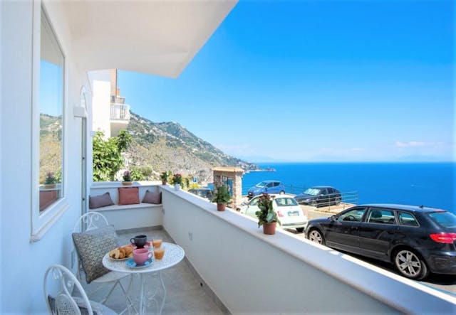Completely renovated apartment with stunning sea view - Ref: PRA59