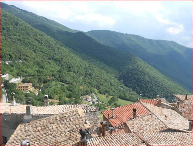 Apartment to be restored in a panoramic position overlooking the entire Valnerina - Ref: V154