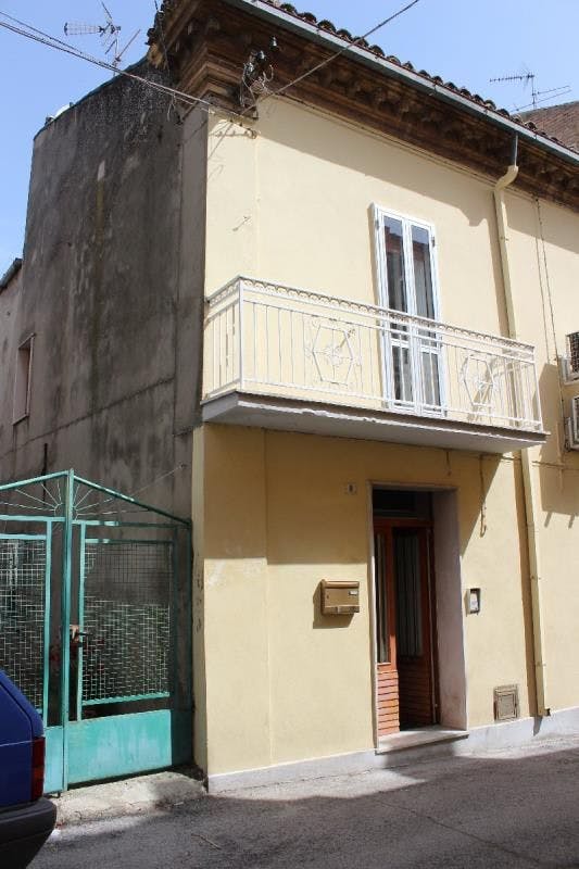 Detached house in the central area with courtyard and cellar - Ref: 158GL