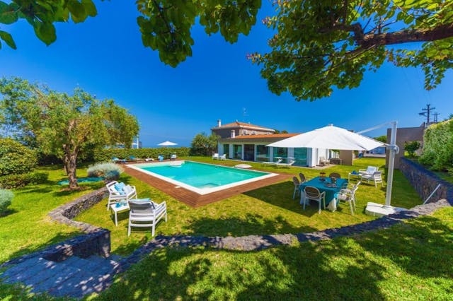 Elegant villa with a swimming pool on the slopes of Mount Etna - Ref: 128-20